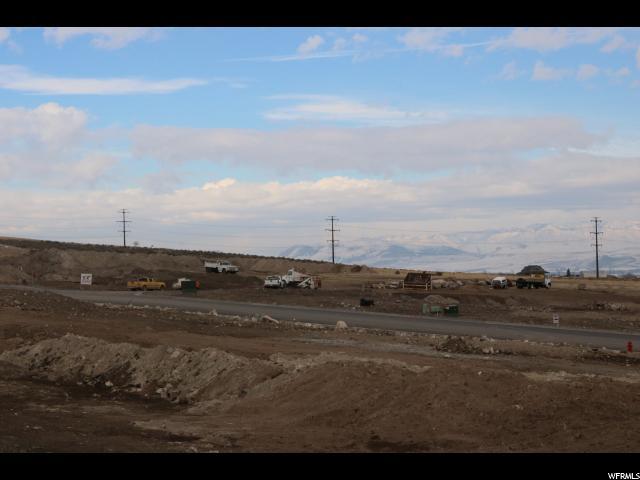 2740 Hollow Dr - Photo 1