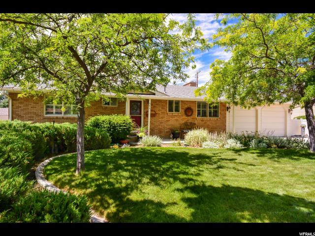 864 Kentwood Dr - Photo 1