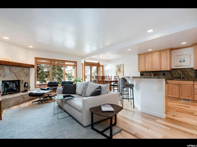 2480 Deer Lake Dr - Photo 1
