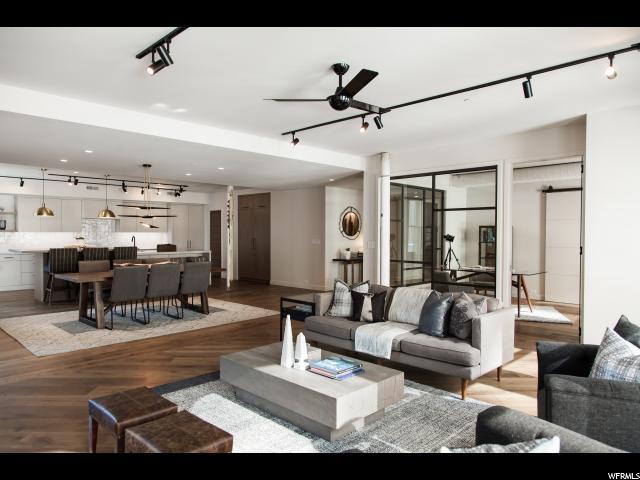 35 Broadway - Photo 1