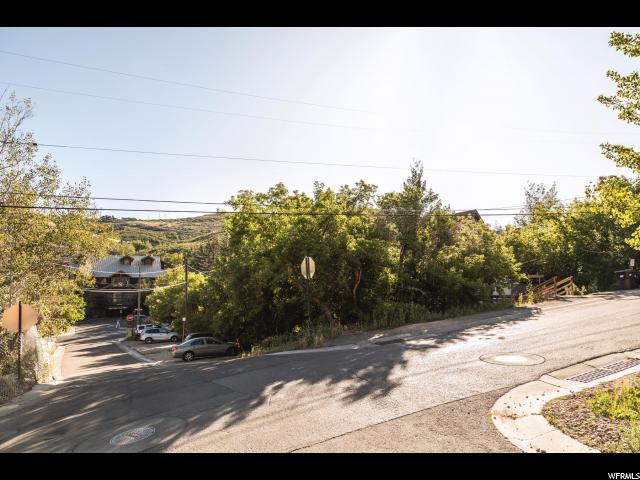 962 Woodside Ave - Photo 1