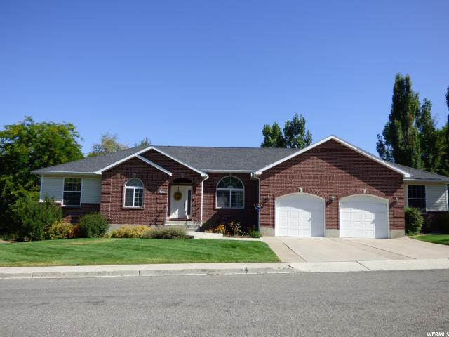 729 Robin St - Photo 1