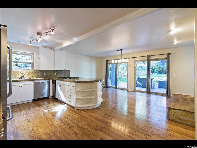 1411 Willow Loop - Photo 1