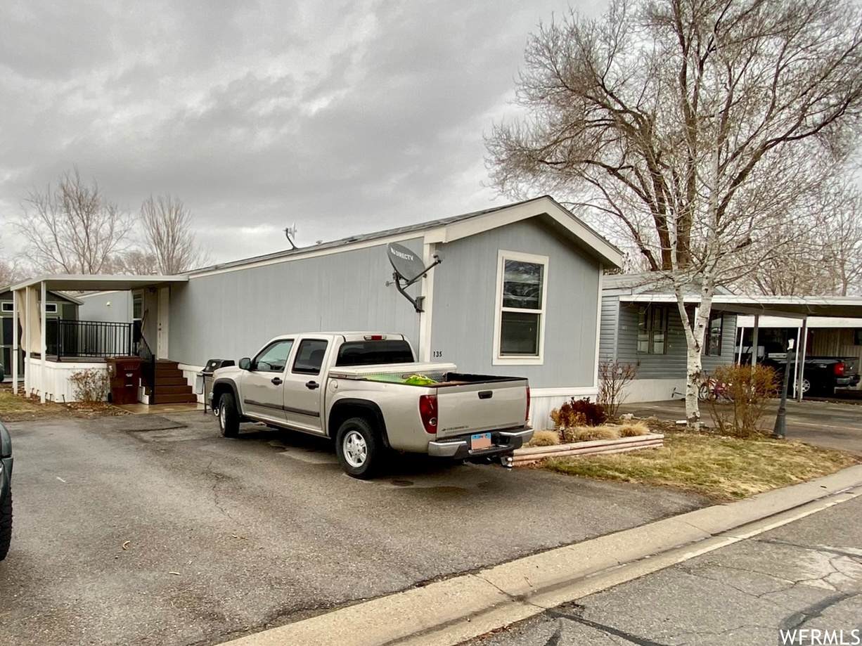 135 Guenevere St - Photo 1