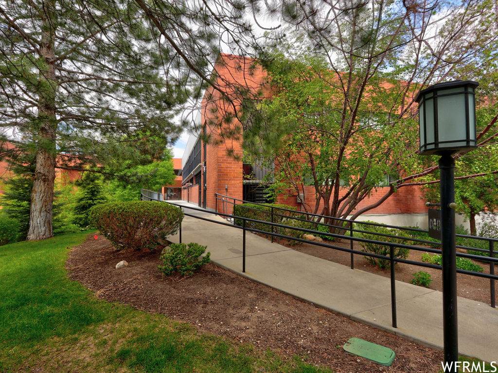 850 Donner Way - Photo 1
