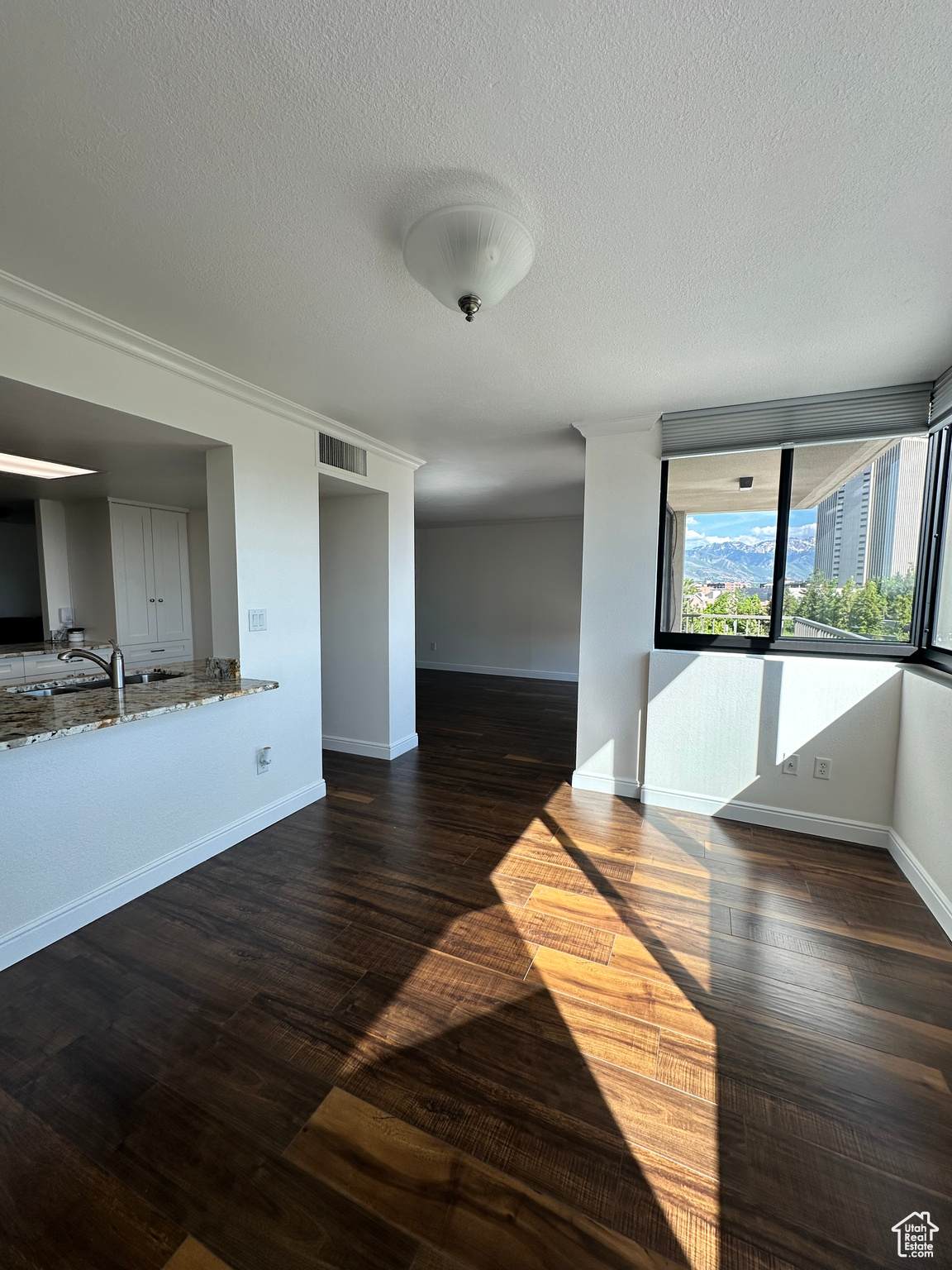241 Vine St - Photo 1