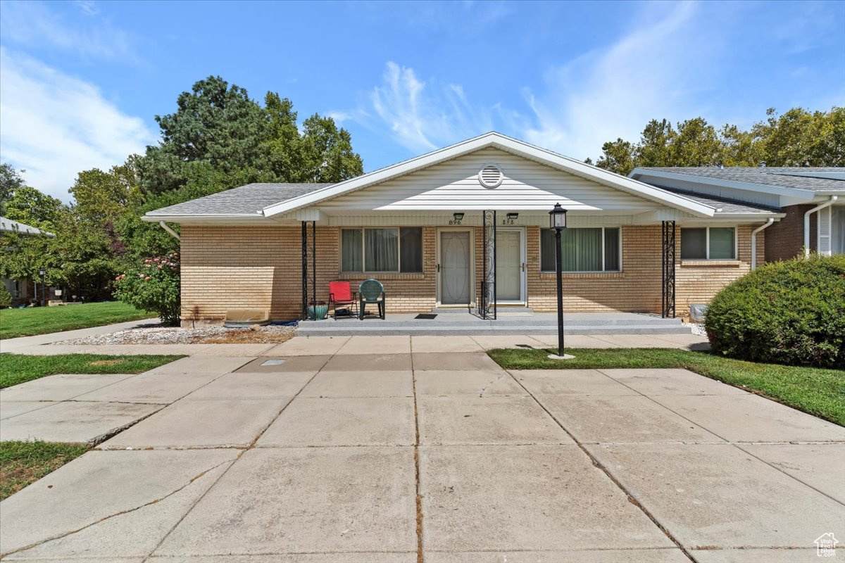 896 40TH St - Photo 1