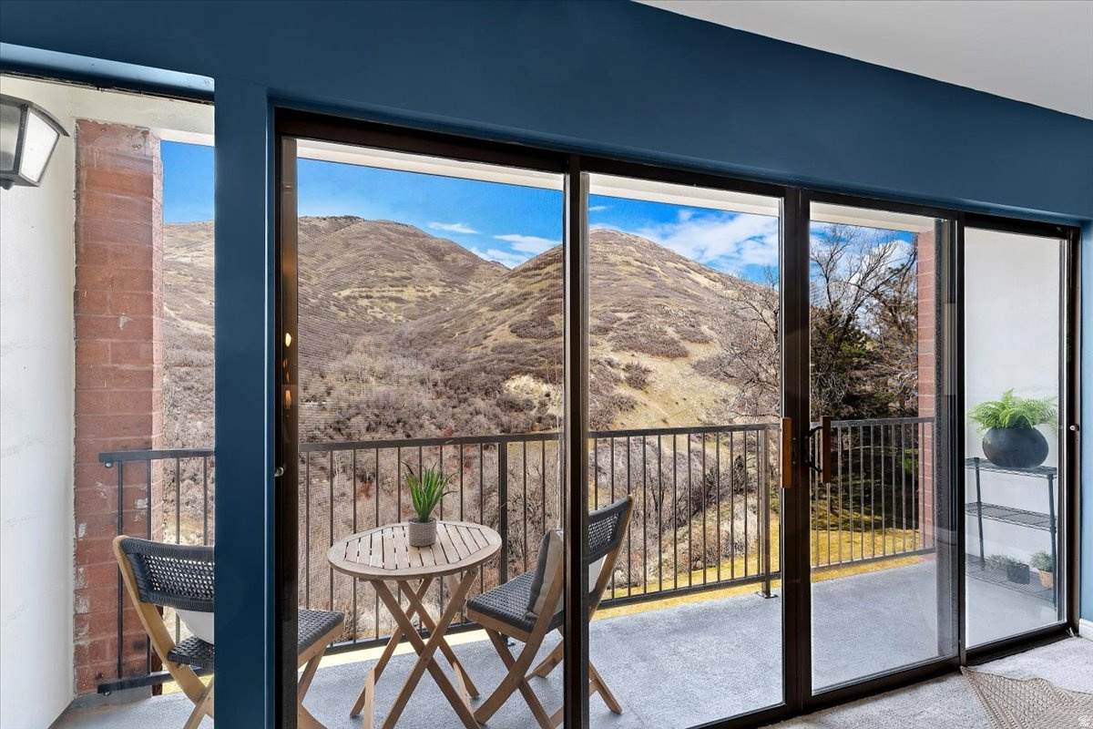 850 Donner Way - Photo 1
