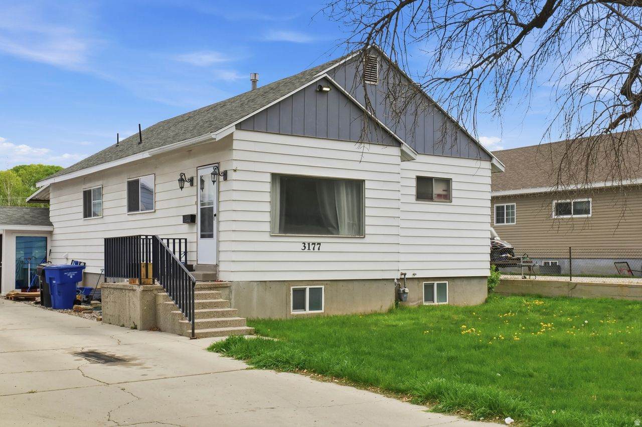 3177 Elmer St - Photo 1