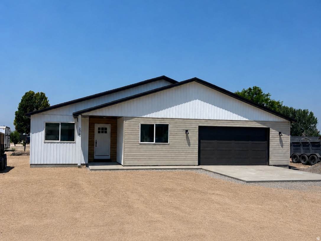 376 Maple Dr - Photo 1