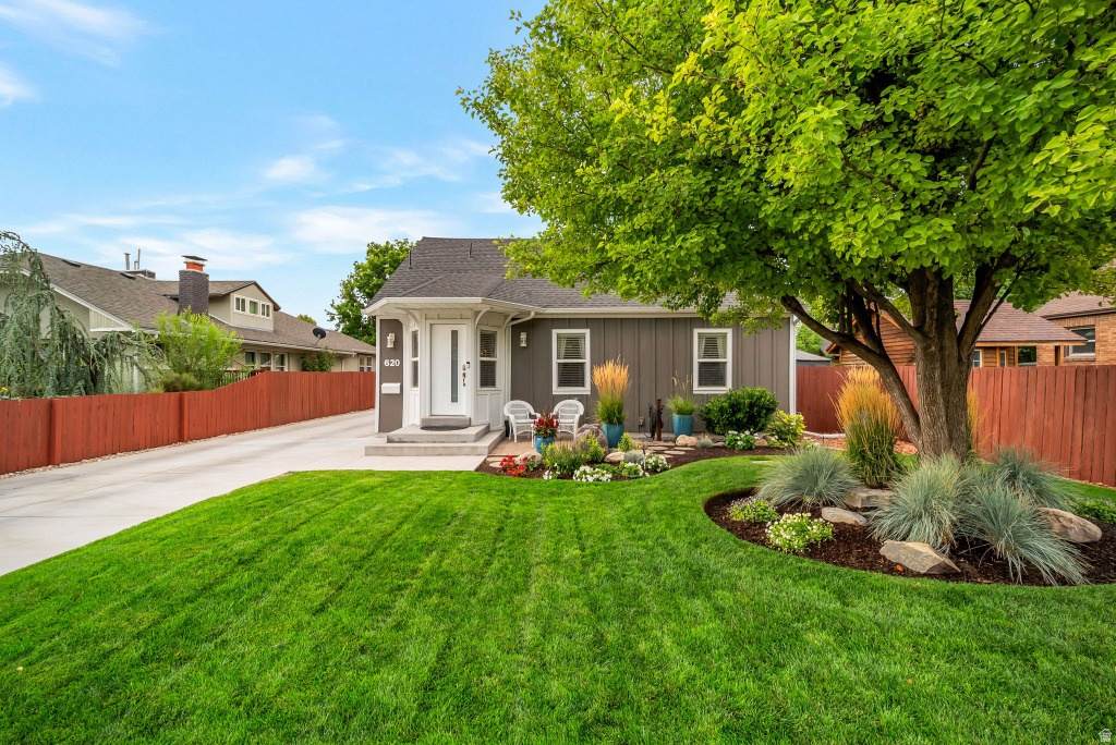 620 Garden Ave - Photo 1
