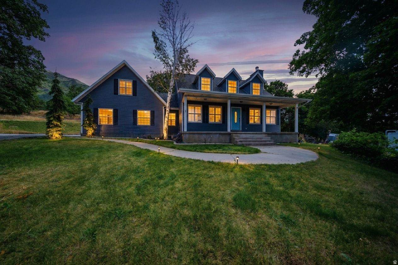 301 Maple Dr - Photo 1
