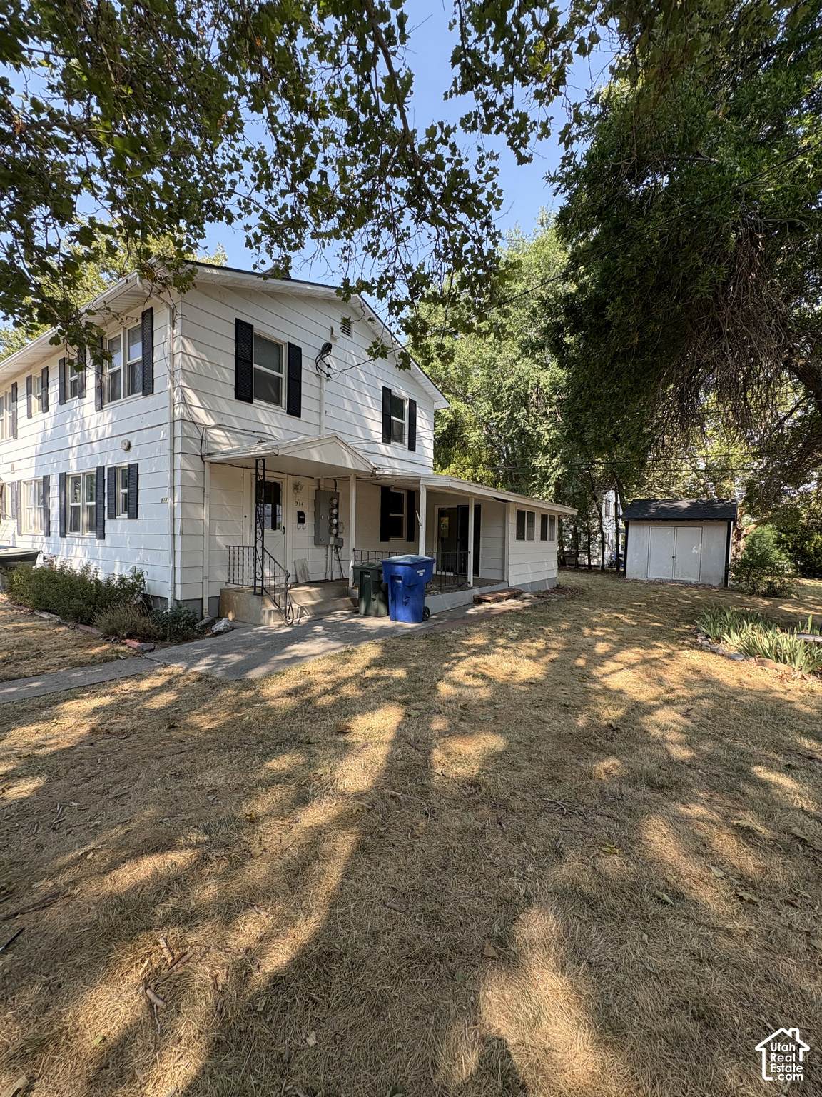 914 39TH - Photo 1