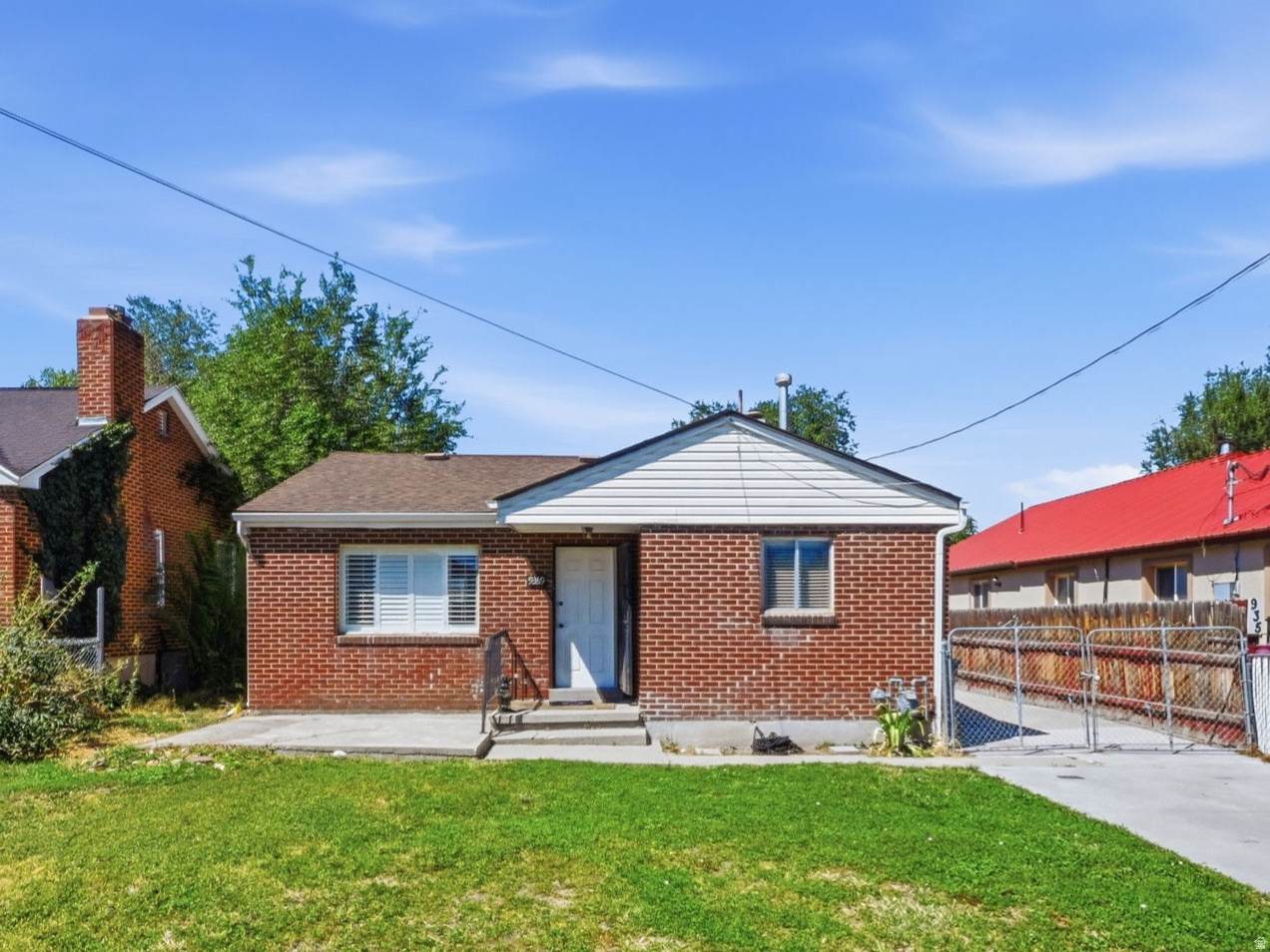 939 Redwood Rd - Photo 1
