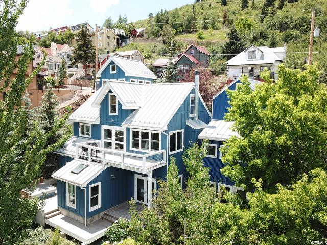 368 Woodside Ave - Photo 1