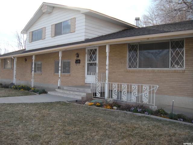 1085 Canyon Dr - Photo 1