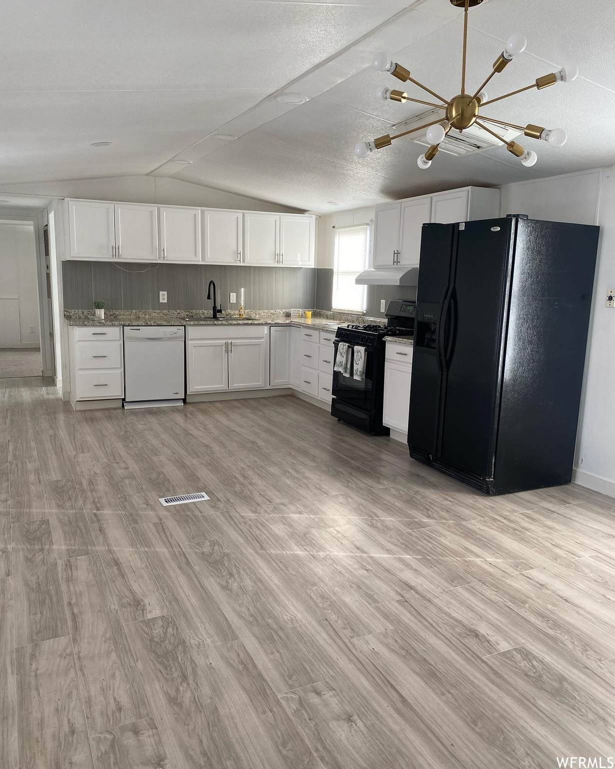 1500 Angel St - Photo 1