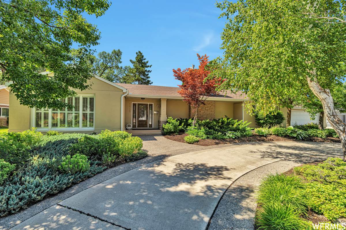 1616 Sunset Dr - Photo 1