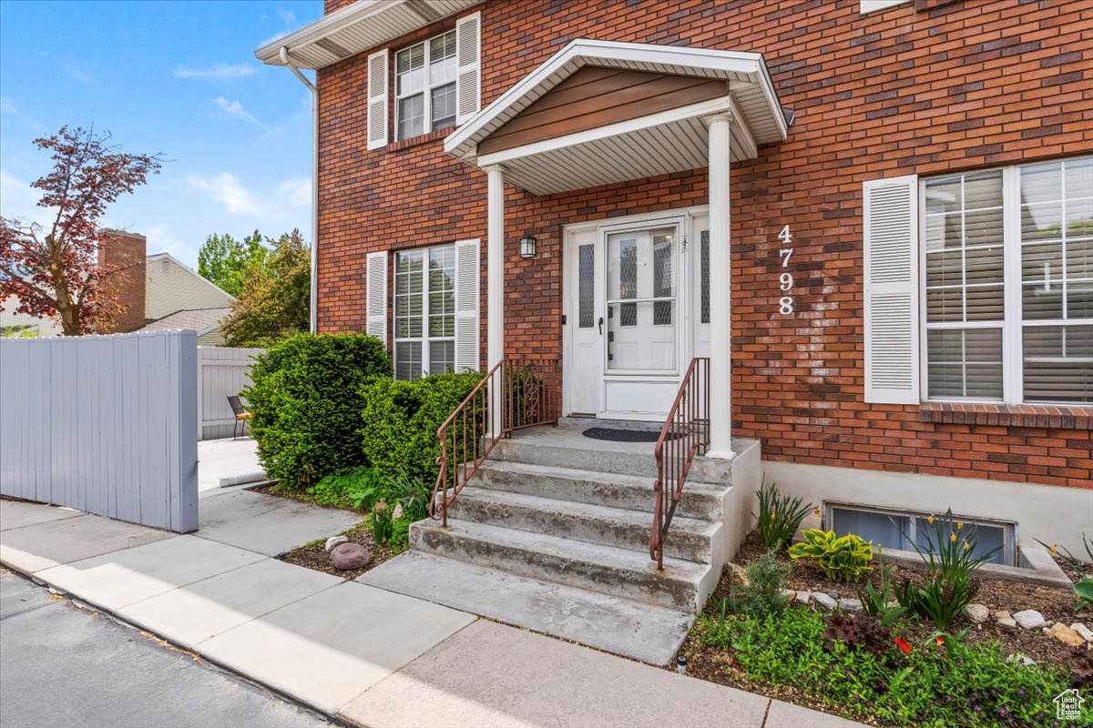 4798 Saxony Cir - Photo 1