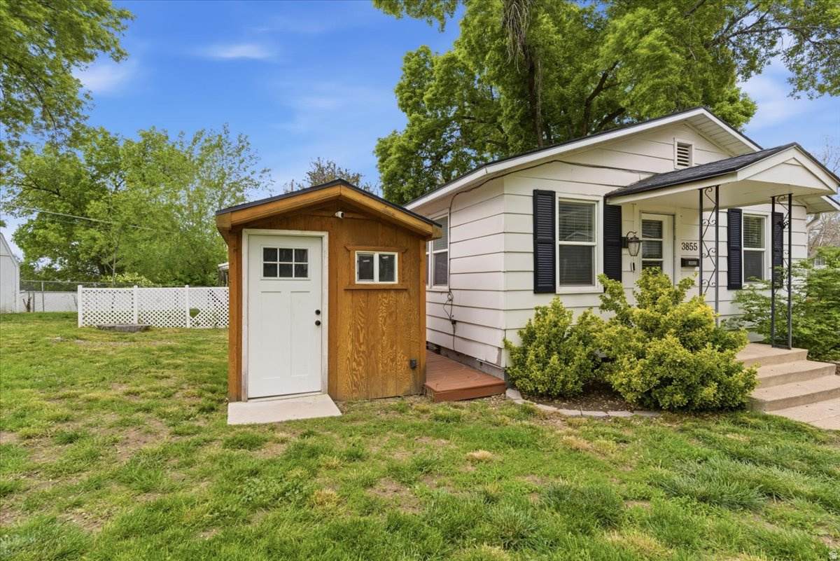 3855 Grandview Dr - Photo 1