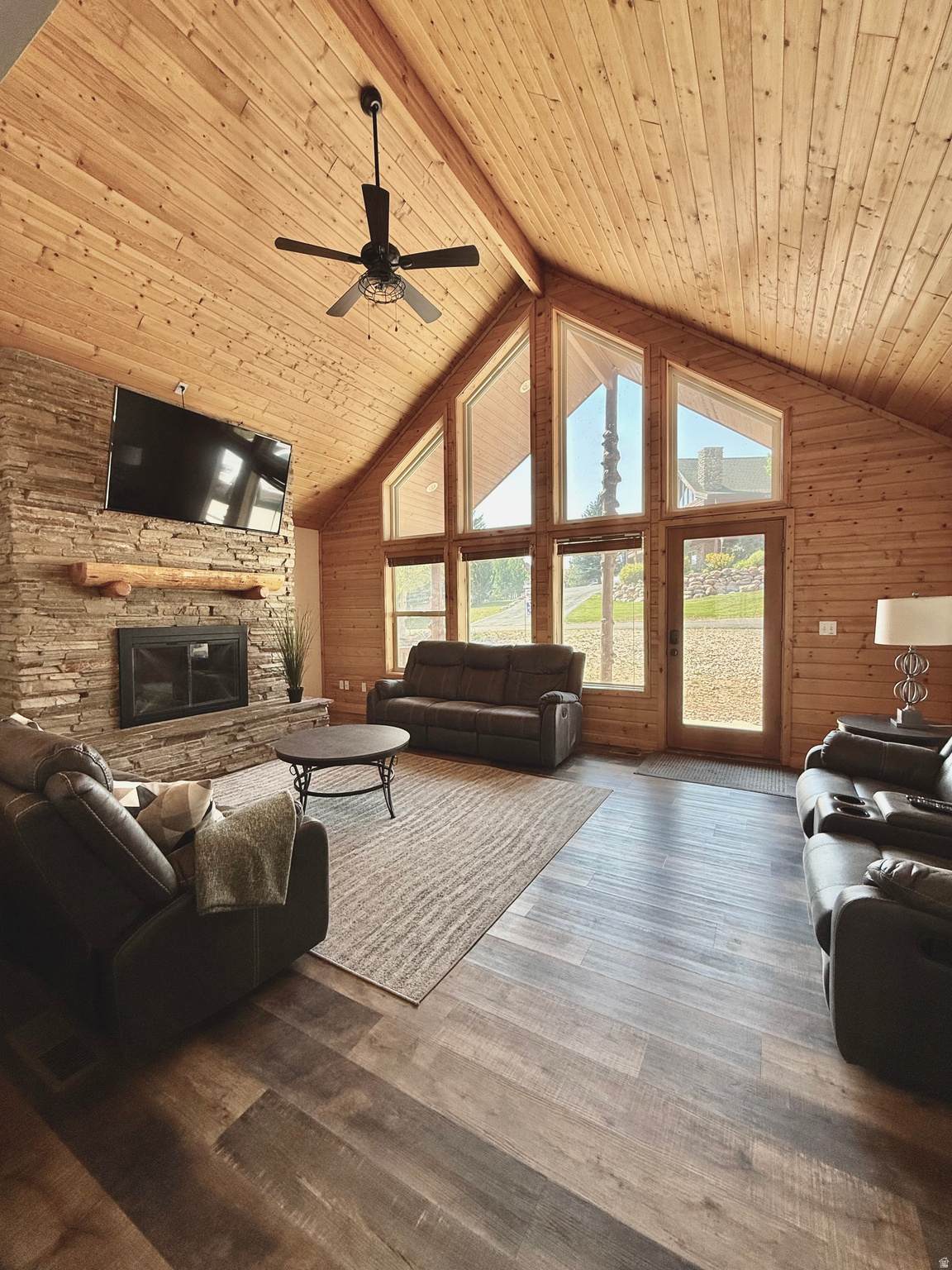 495 Buttercup Ln - Photo 1