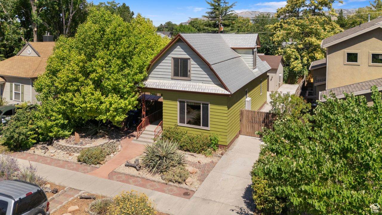 1133 Milton Ave - Photo 1