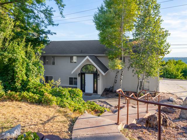 4077 Devonshire Cir - Photo 1