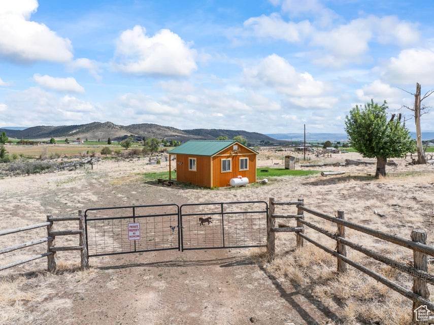 1054 Jakes Pl - Photo 1