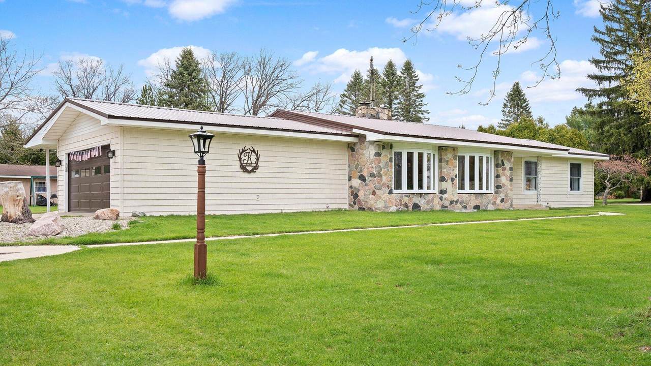 3860 Spruce Drive - Photo 1