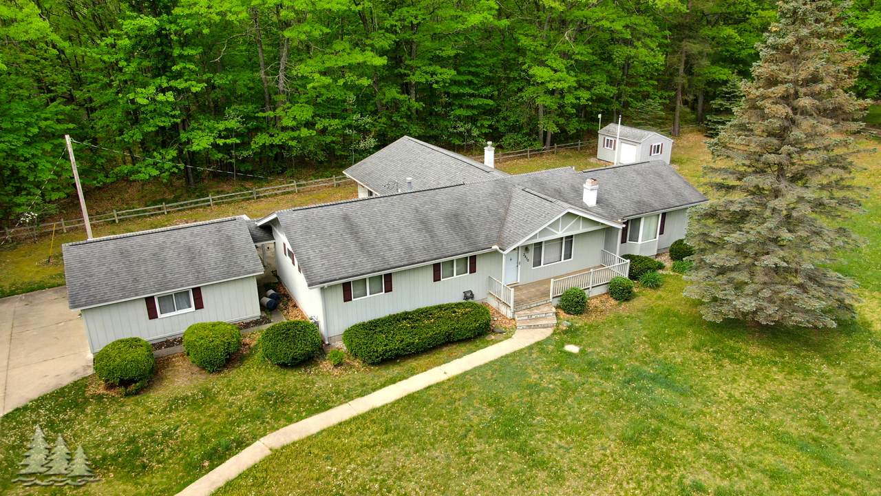 2850 Oak Avenue - Photo 1