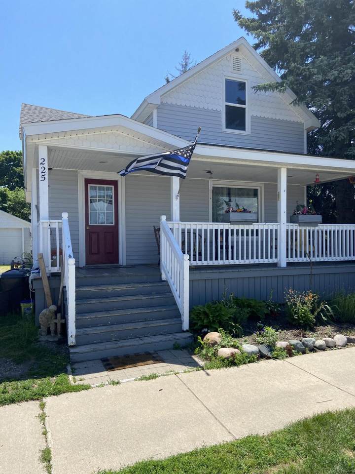 225 Huron Avenue - Photo 1
