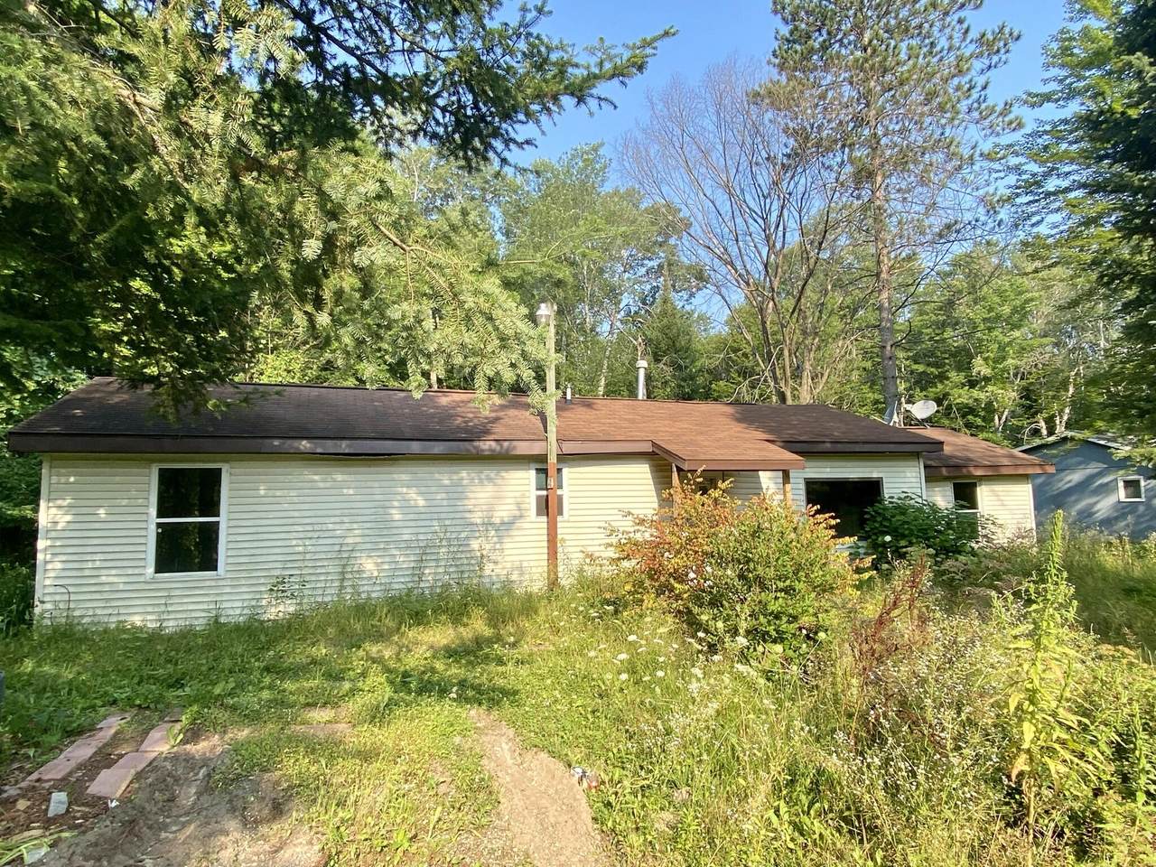 1575 Roscommon Road - Photo 1