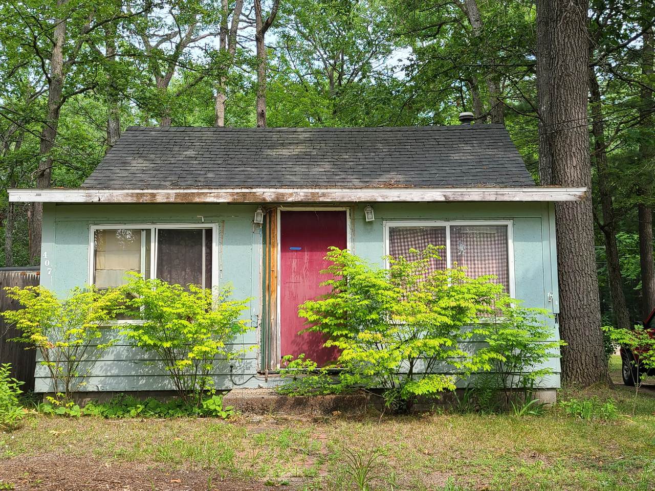 407 Clearwater Avenue - Photo 1
