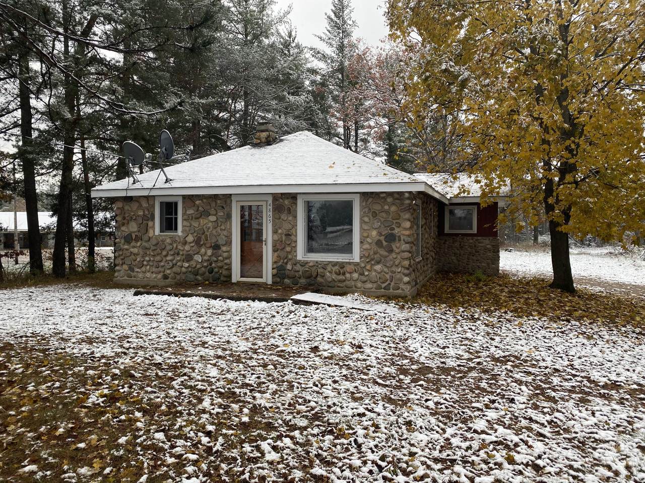 4865 Salling Avenue - Photo 1
