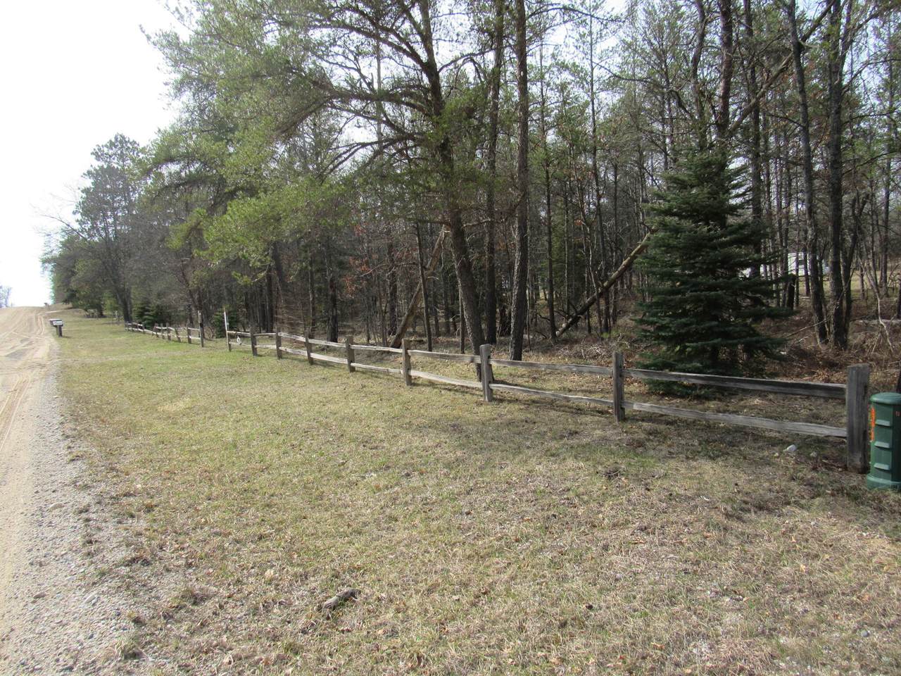 147 Pioneer Road - Photo 1