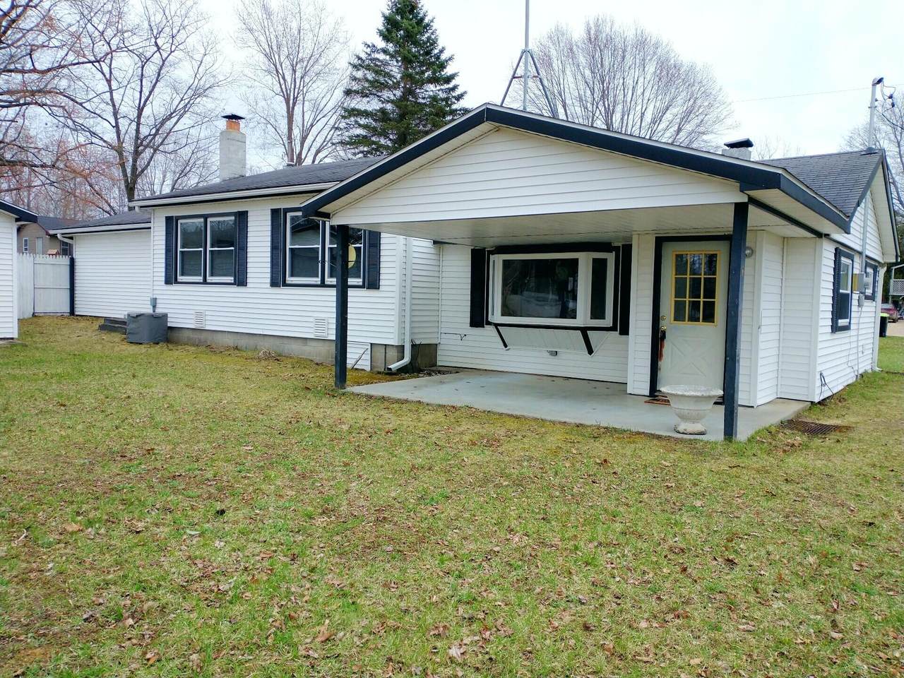 1834 Meadowview Drive - Photo 1