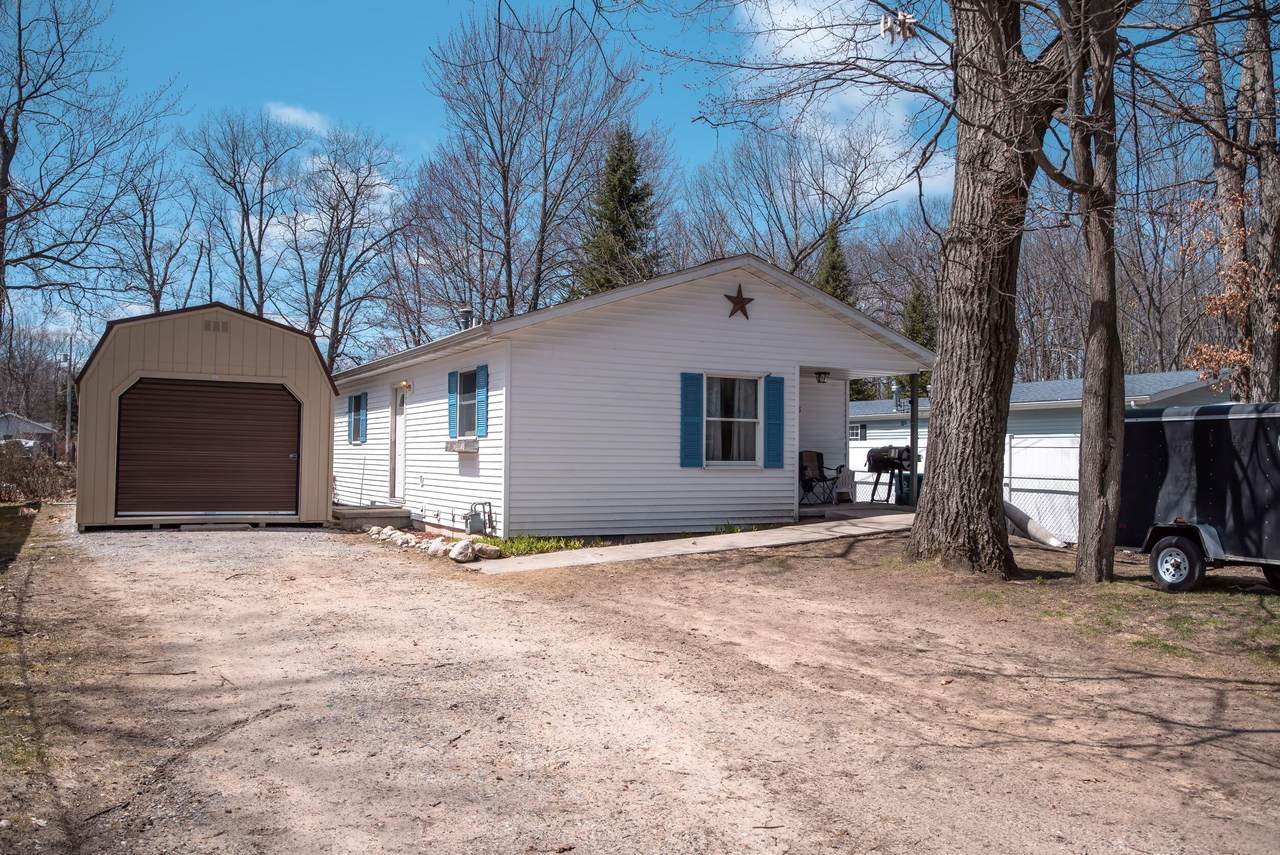133 Mohican Avenue - Photo 1