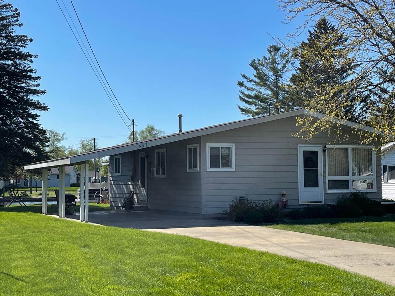 507 Iroquois Avenue - Photo 1