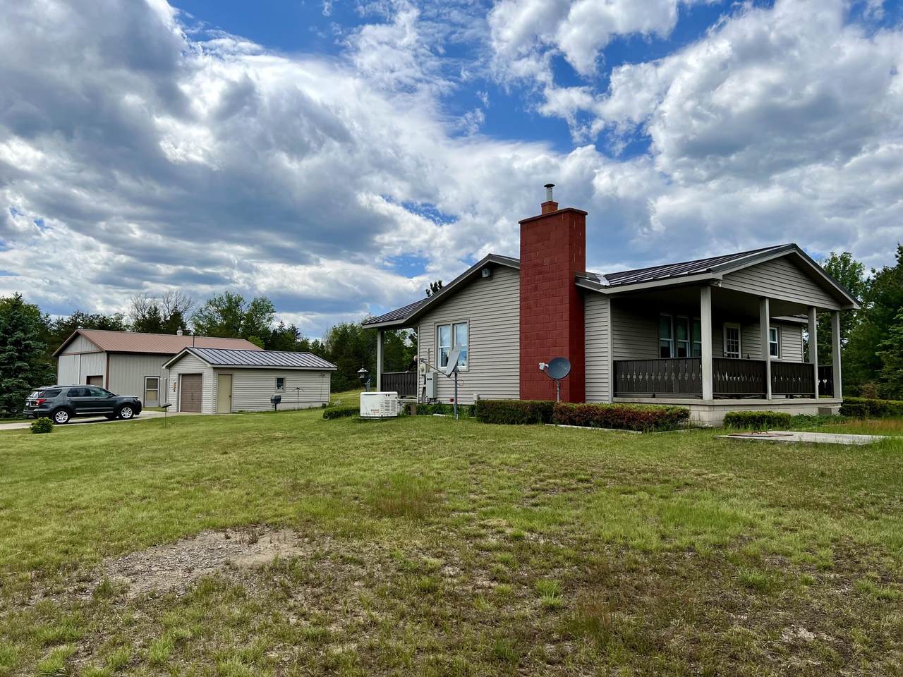 1320 Valley Road - Photo 1