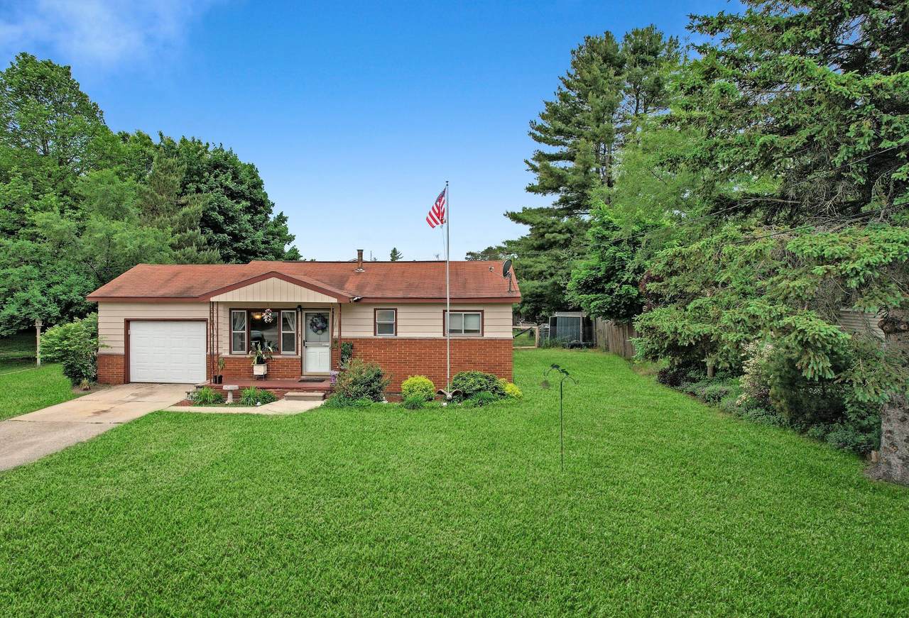 844 Court Avenue - Photo 1