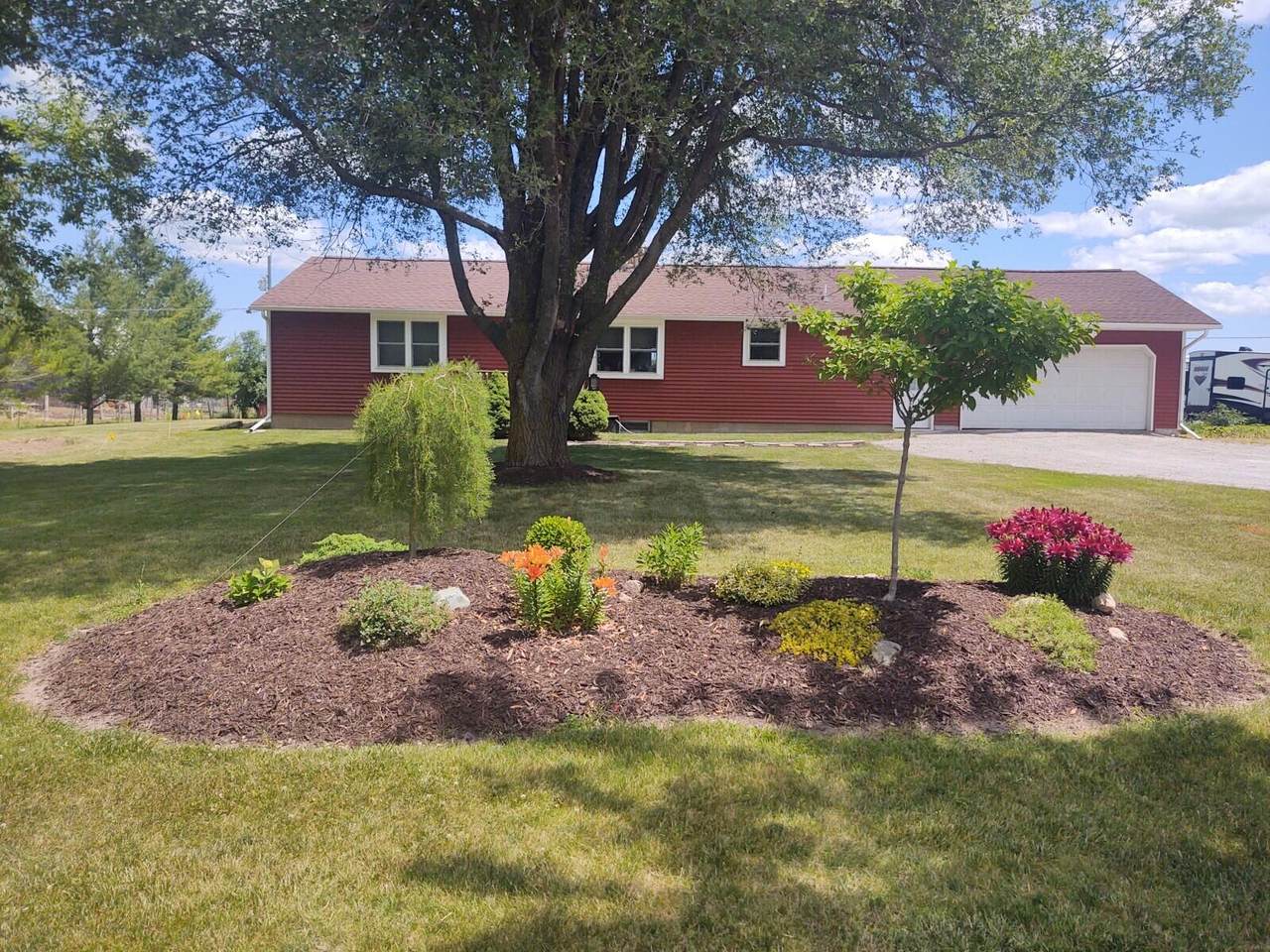 2501 M-65 North - Photo 1