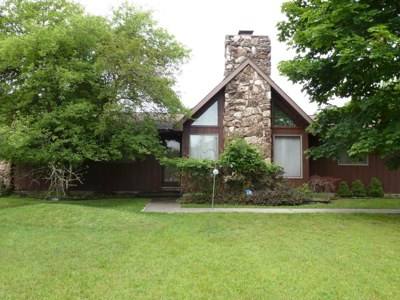 284 Gilchrist Avenue - Photo 1