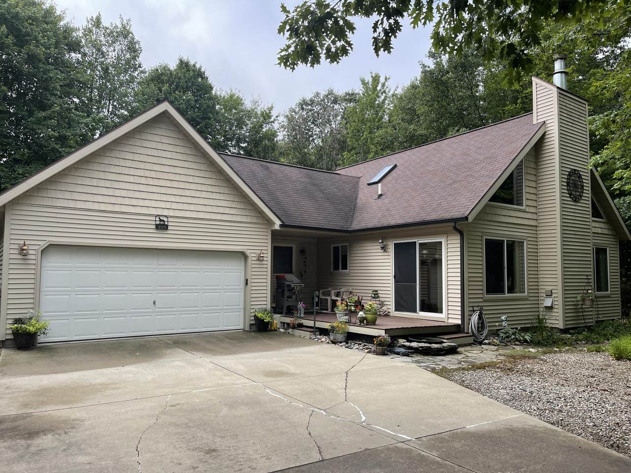 305 Robin Hood - Photo 1