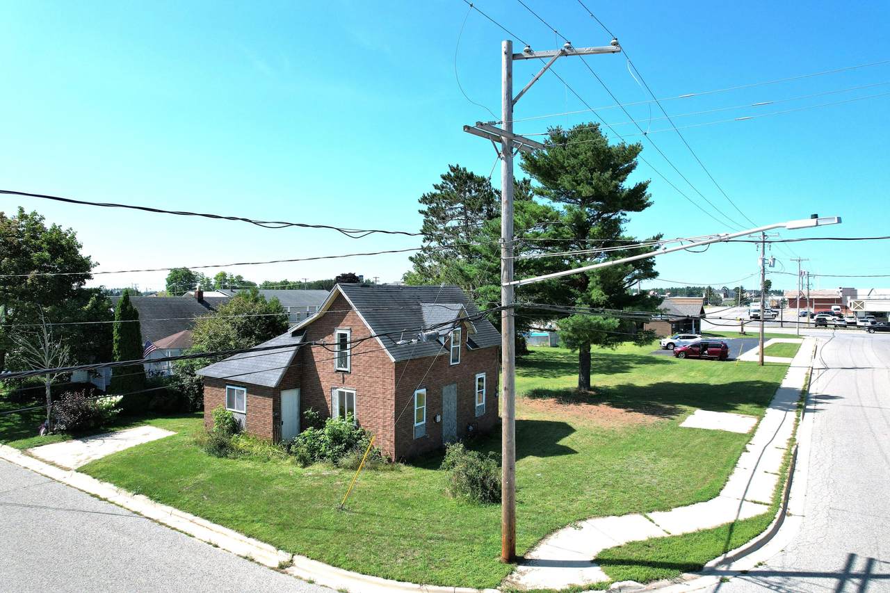 204 Illinois Avenue - Photo 1