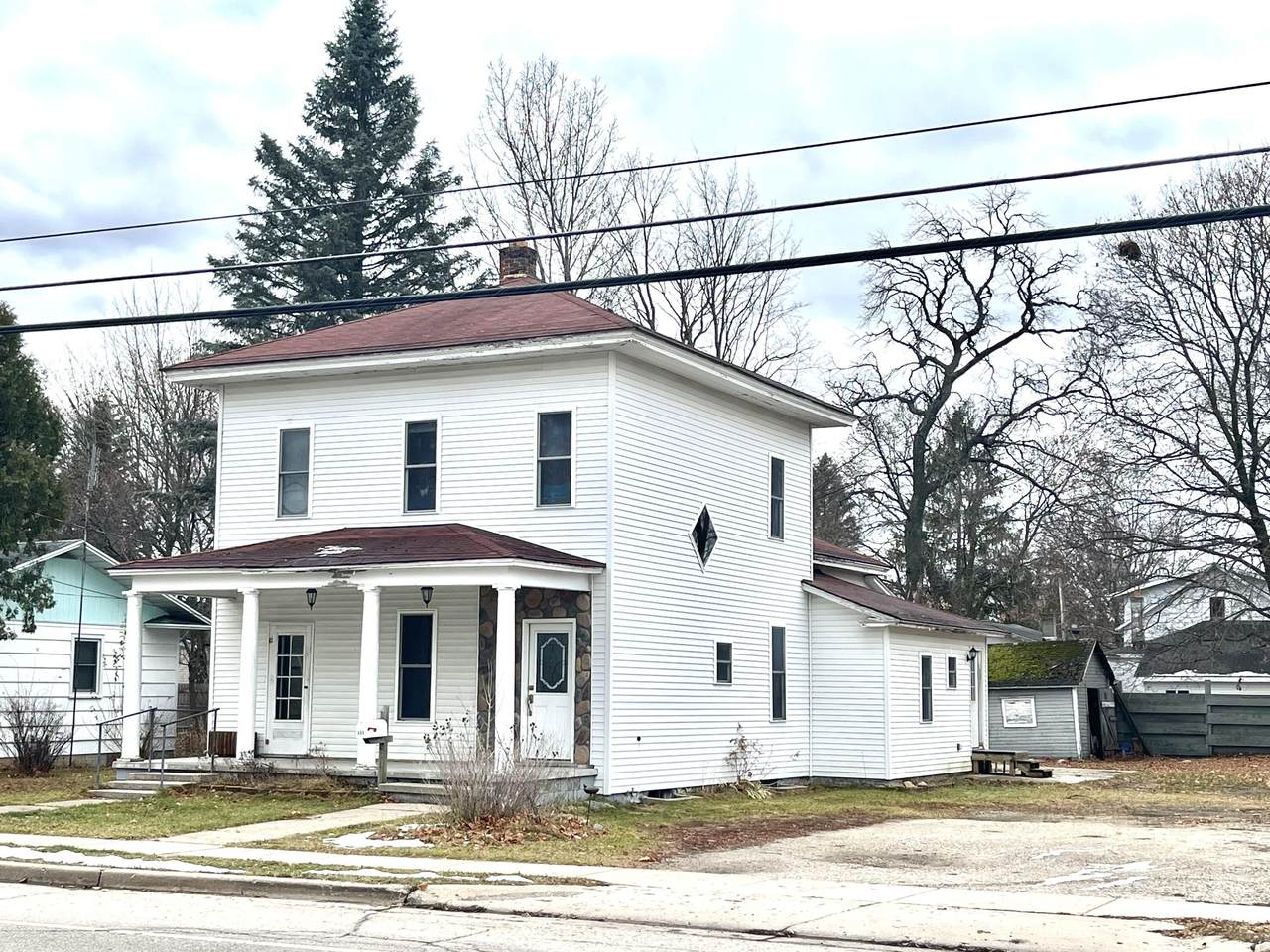 305 Maple Street - Photo 1