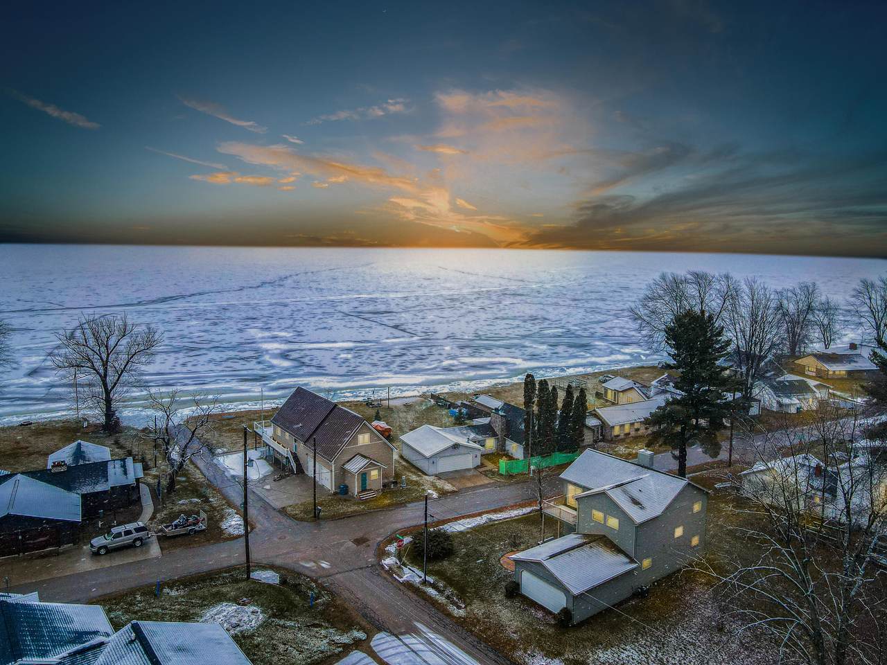 607 Shoreline Drive - Photo 1