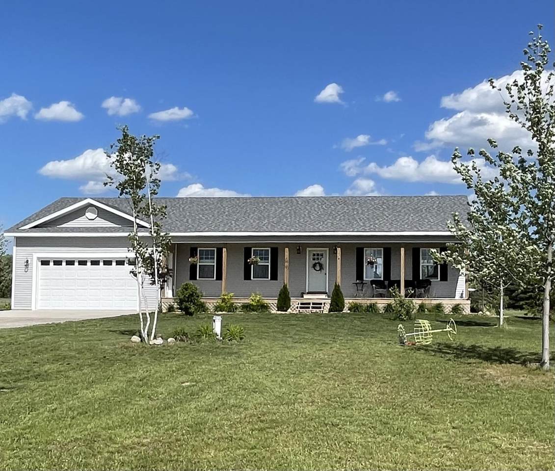 4693 Pineview Drive - Photo 1