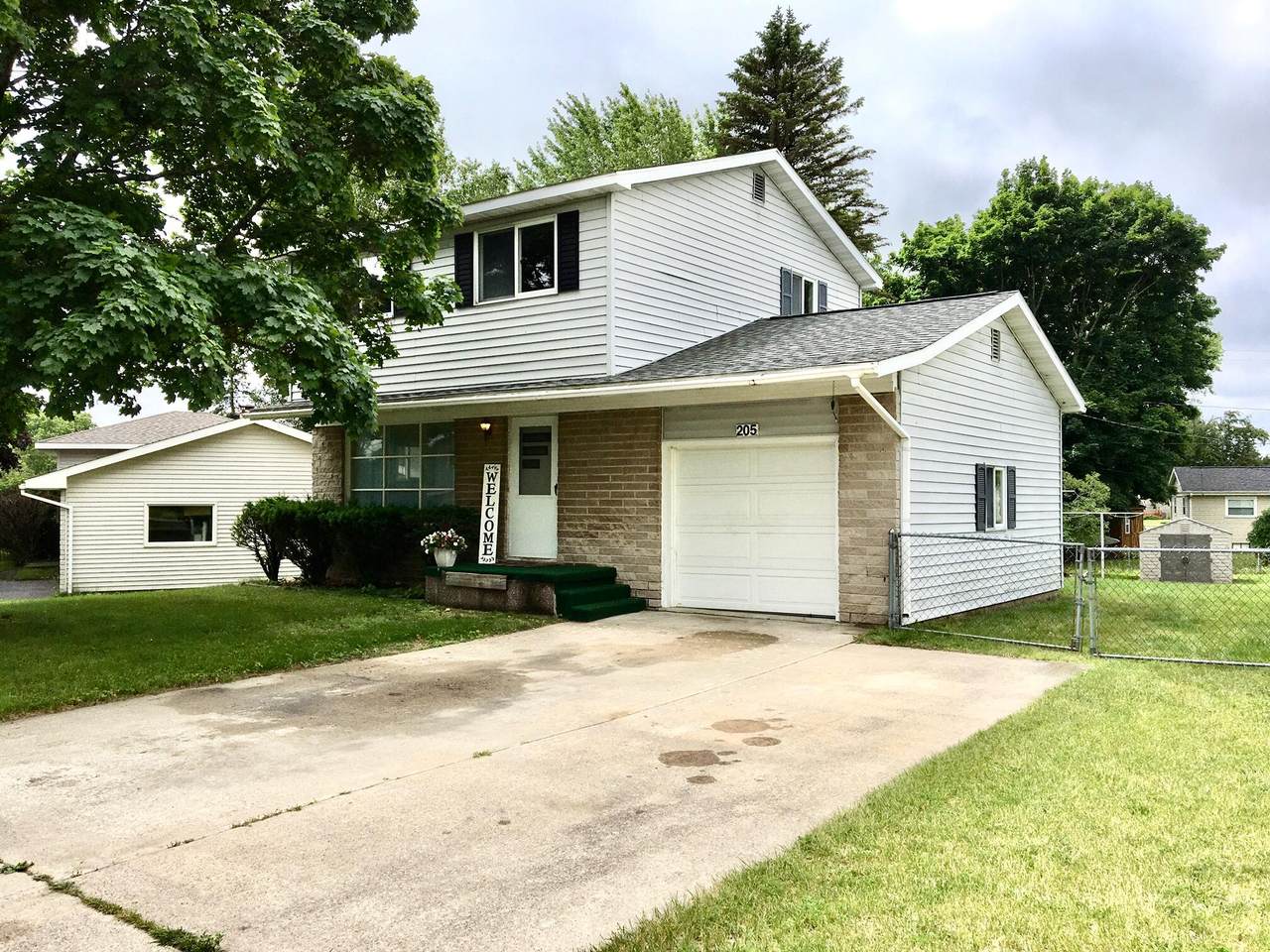 205 Eagle Drive - Photo 1
