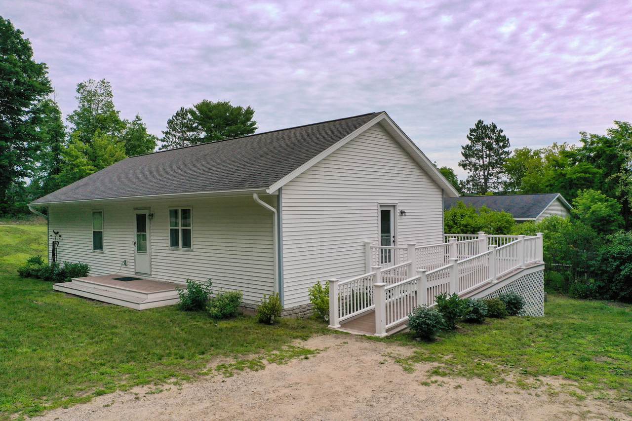 7685 Summit Street - Photo 1