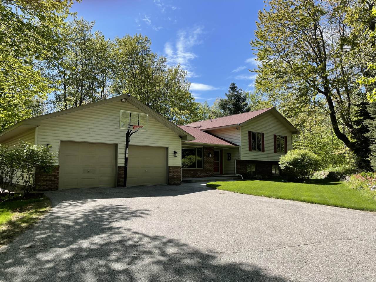 909 Woodcrest Drive - Photo 1